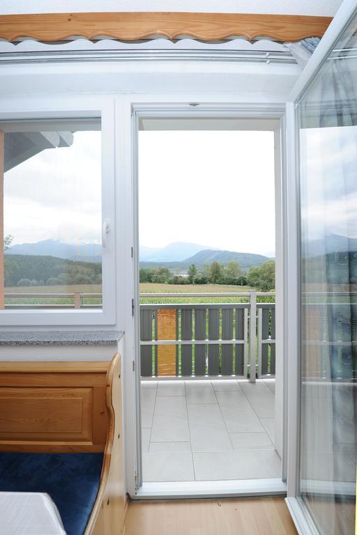 Fruehstueckspension Lach Bed and Breakfast Eberndorf Exteriör bild