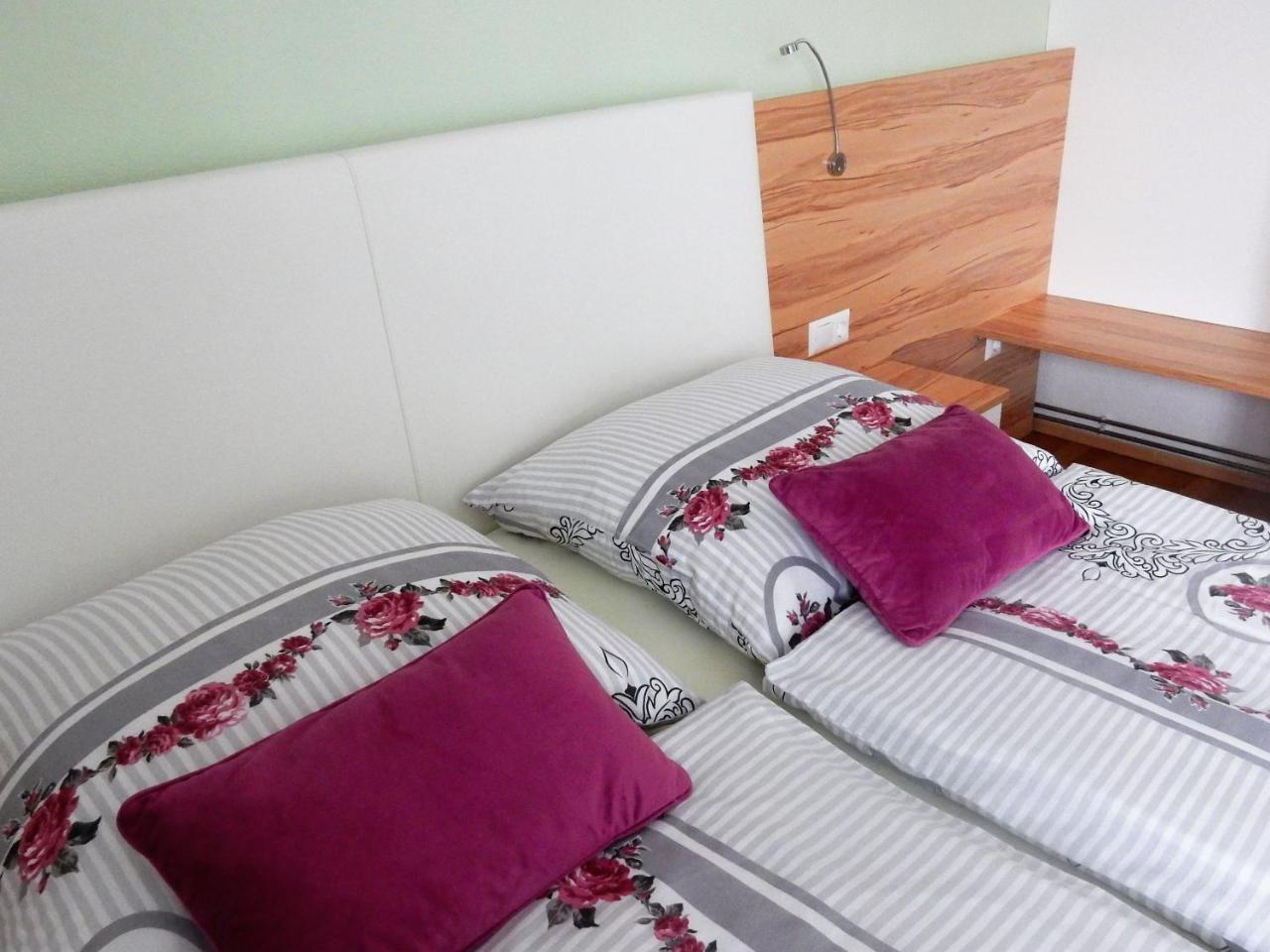 Fruehstueckspension Lach Bed and Breakfast Eberndorf Exteriör bild