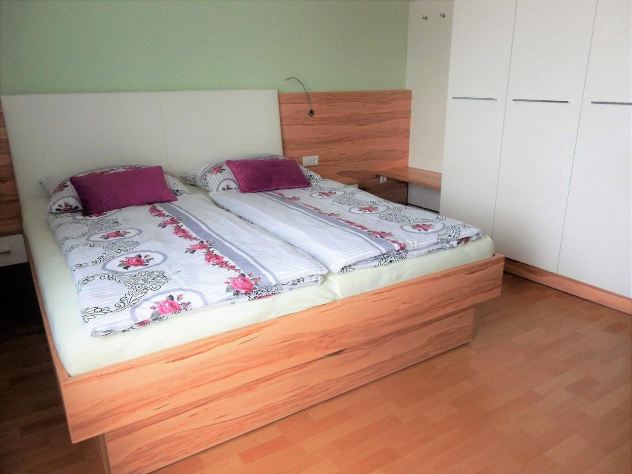 Fruehstueckspension Lach Bed and Breakfast Eberndorf Exteriör bild